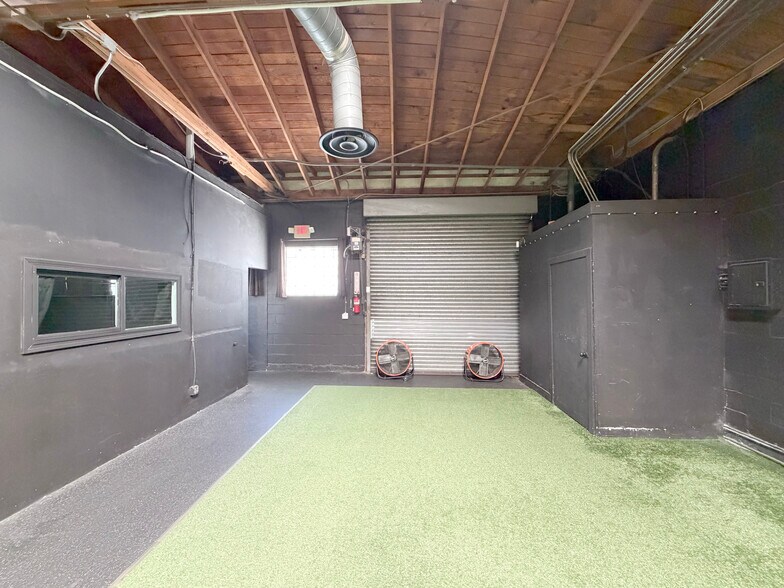 More Photos Of 6610 Lexington Ave, Los Angeles Showroom For Lease