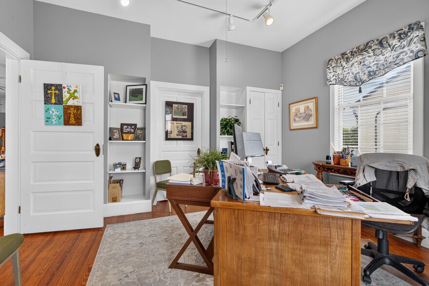 More Photos Of 122 N Locust St, Versailles Office For Sale