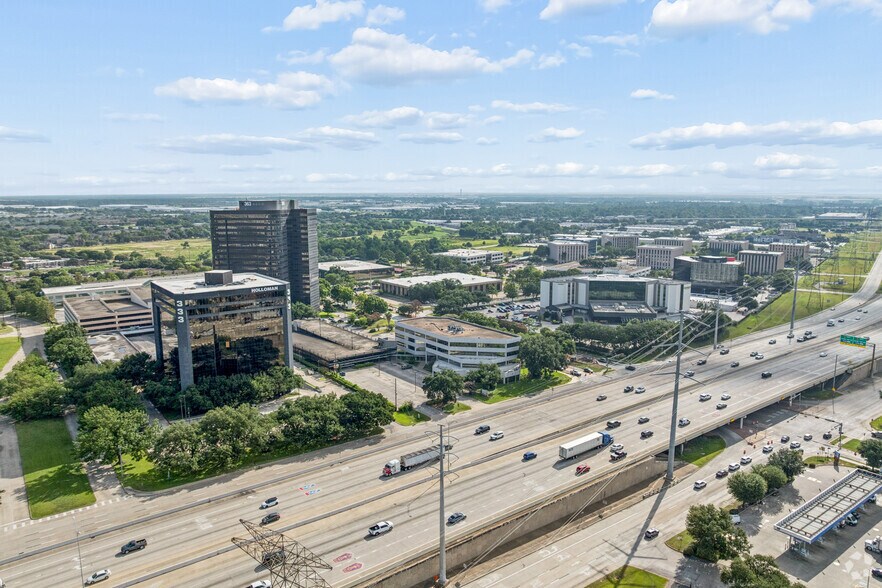 More Photos Of 397 N Sam Houston Pky E, Houston Office For Lease