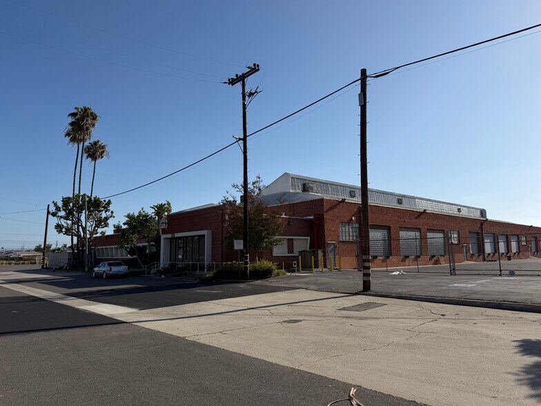 More Photos Of 12955 Chadron Ave, Hawthorne Warehouse For Lease