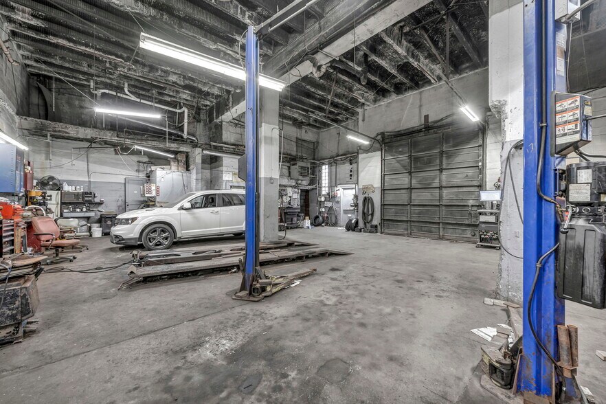 More Photos Of 3559 Bigelow Blvd, Pittsburgh Service For Sale