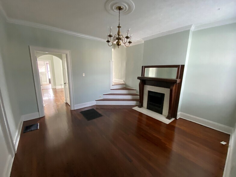 More Photos Of 19 E Kossuth St, Columbus Office Residential For Sale