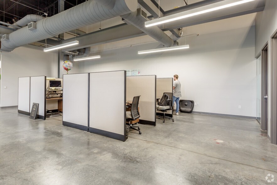 More Photos Of 393 Nichol Mill Ln, Franklin Office For Lease