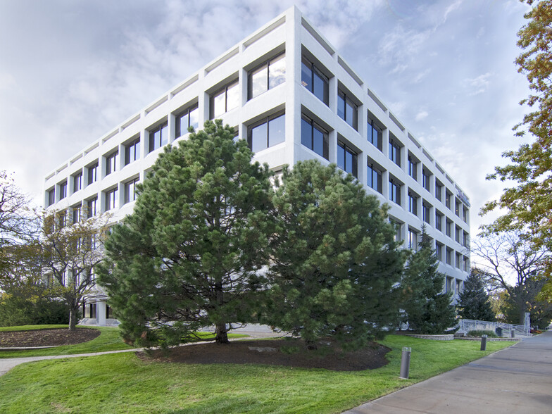 Primary Photo Of 1834 Walden Office Sq, Schaumburg Office For Lease