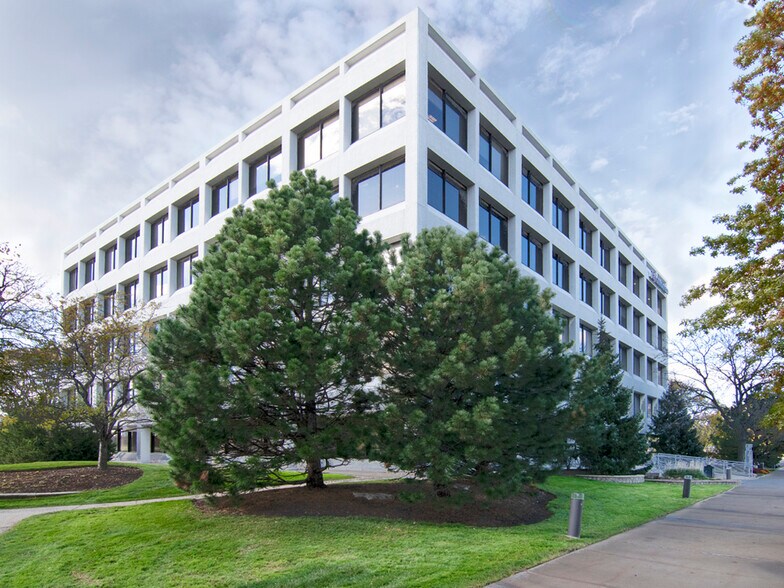 Primary Photo Of 1834 Walden Office Sq, Schaumburg Office For Lease