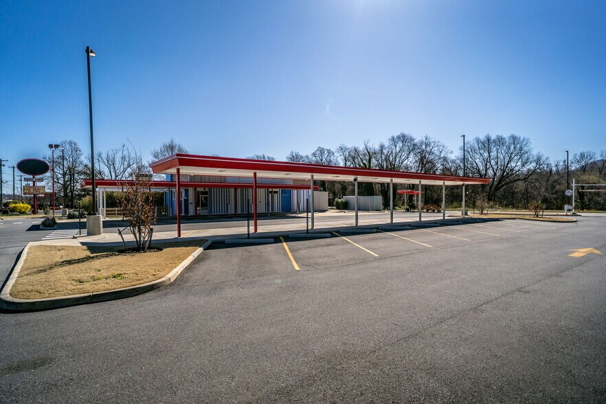 More Photos Of 1968 W Main St, Salem Fast Food For Lease
