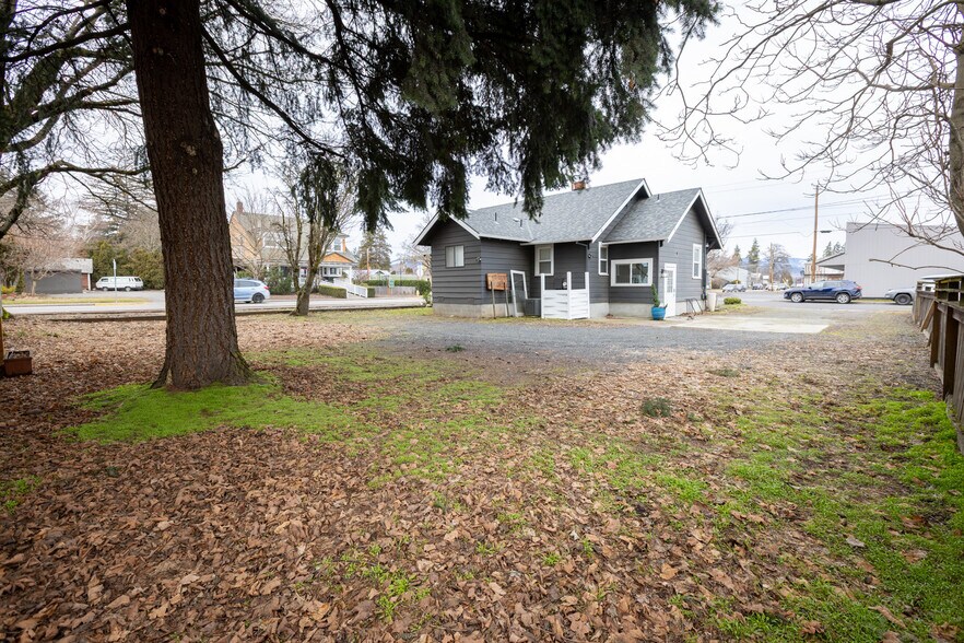 More Photos Of 1215 B St, Hood River Office For Sale