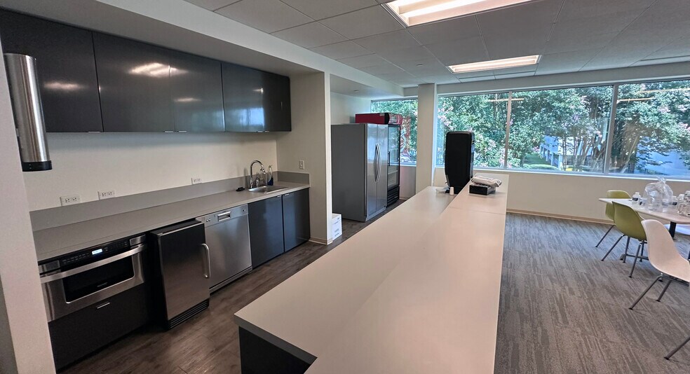 More Photos Of 4301 Dominion Blvd, Glen Allen Office For Lease