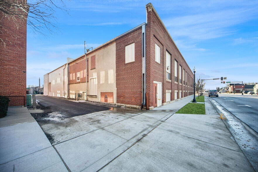 More Photos Of 200 1st Ave E, Newton Office For Sale