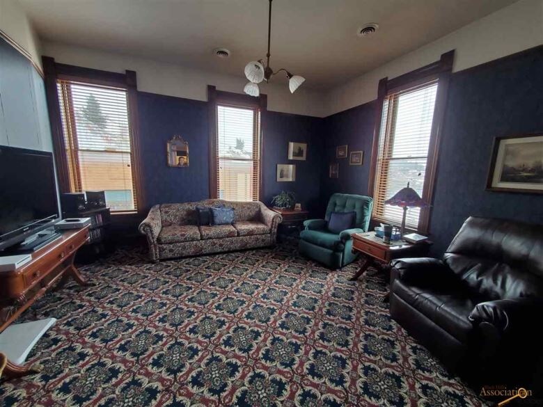 More Photos Of 305 W Main St, Lead Restaurant For Sale