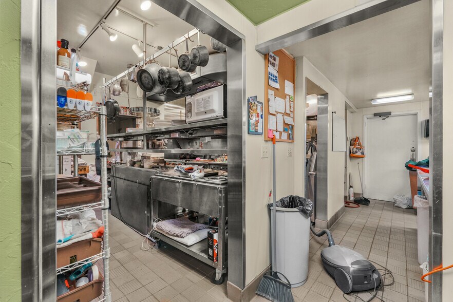 More Photos Of 233 SE 4th St, Pendleton Restaurant For Sale