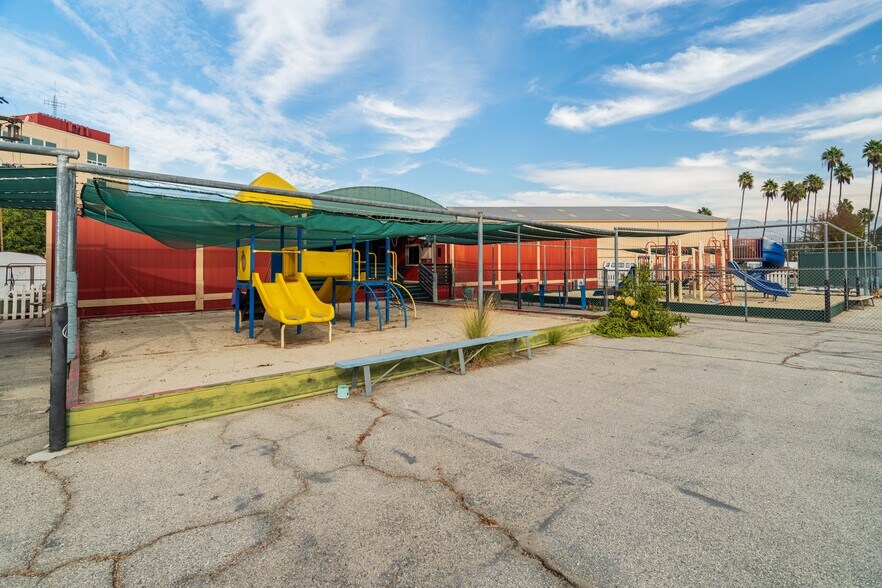 More Photos Of 2911 N San Fernando Rd, Los Angeles Schools For Lease