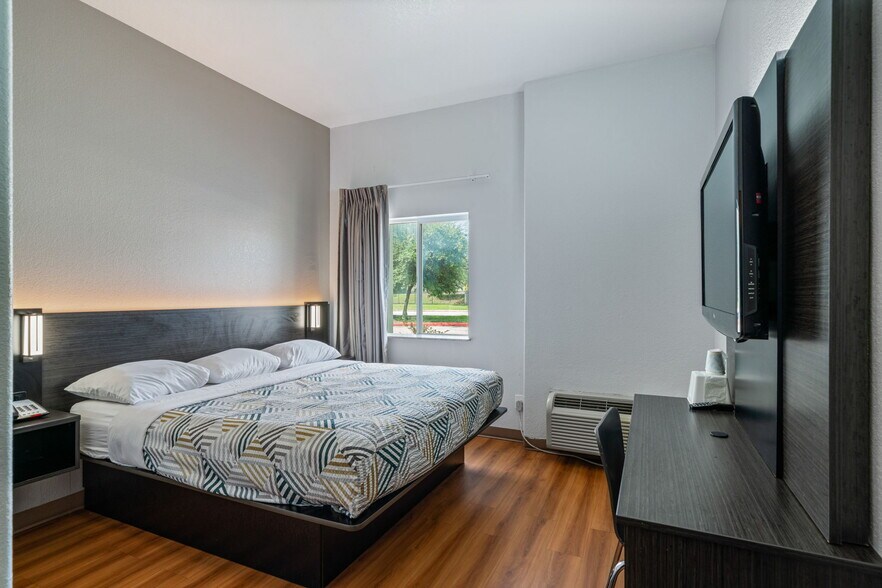 More Photos Of 126 Kenley Pl, San Antonio Hotel For Sale