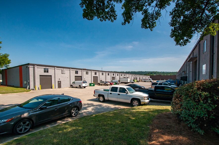 More Photos Of 133 W Oxmoor Rd, Birmingham Light Distribution For Lease