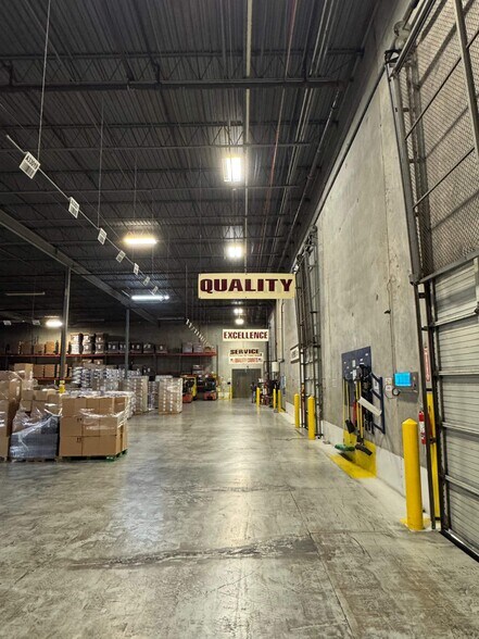 More Photos Of 600 Ellis Rd N, Jacksonville Warehouse For Lease