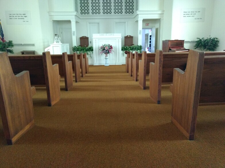 More Photos Of 71 S Washington St, Oxford Religious Facility For Sale