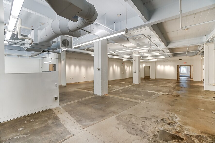 More Photos Of 20 E Central Pky, Cincinnati Office Residential For Lease