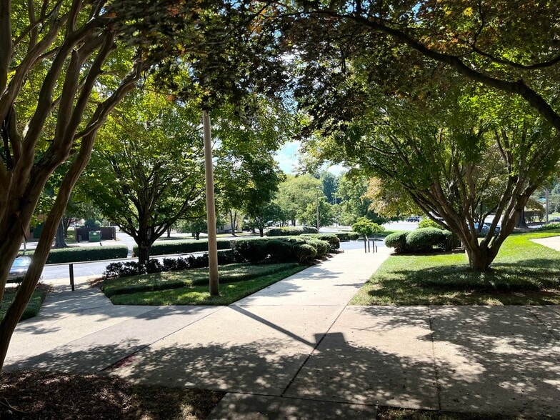 More Photos Of 4025 University Pky, Winston-Salem Unknown For Lease