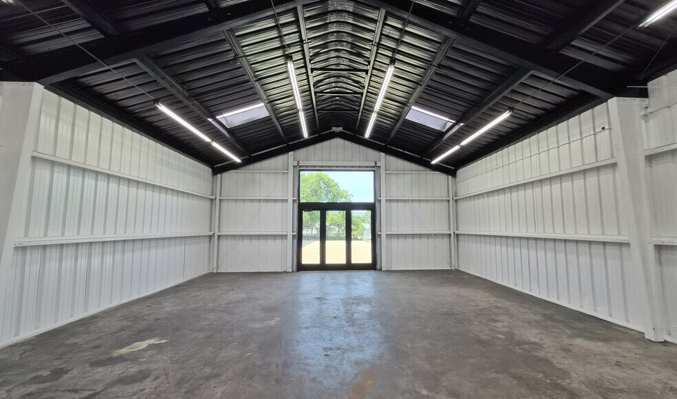 More Photos Of 3120 Halifax St, Dallas Distribution For Lease