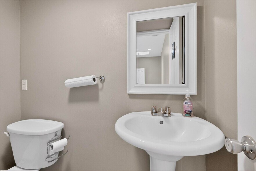 More Photos Of 501-505 14th St NW, Albuquerque Office Residential For Lease