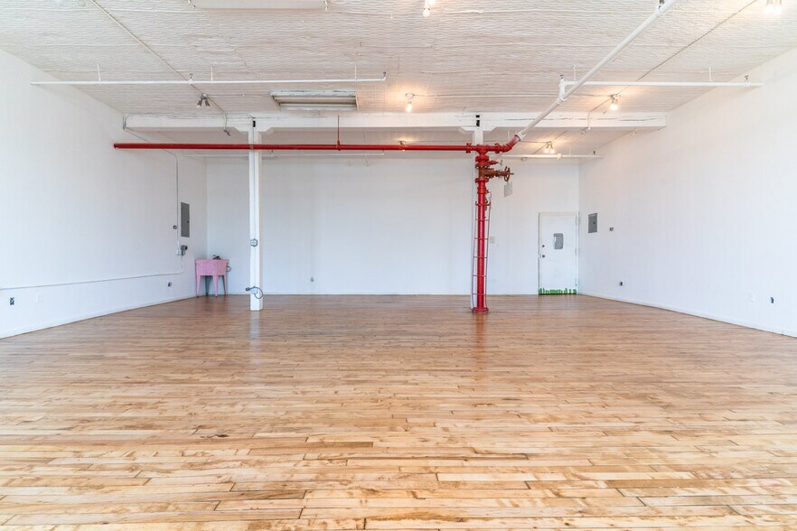 More Photos Of 117 Grattan St, Brooklyn Warehouse For Lease