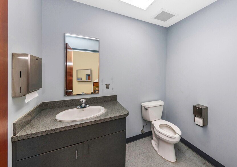 More Photos Of 2346 Drew St, Clearwater Office For Sale