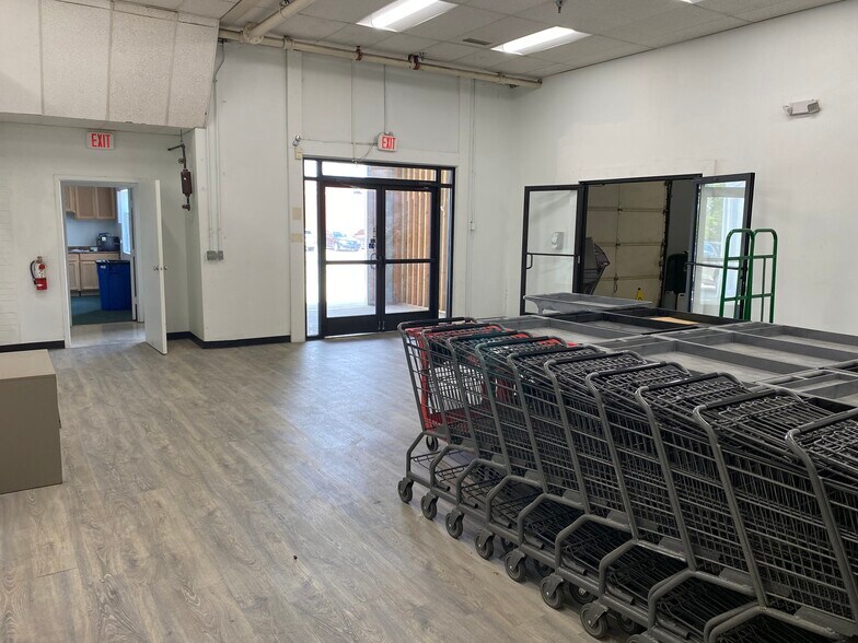 More Photos Of 1024 Gatewood Ave, Greensboro Warehouse For Lease
