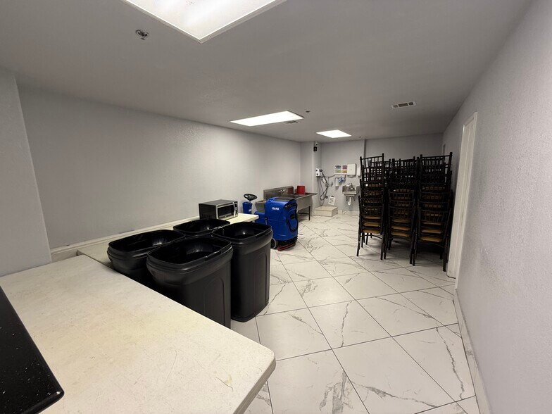 More Photos Of 1101 Bunton Creek Rd, Kyle Storefront Retail Office For Lease