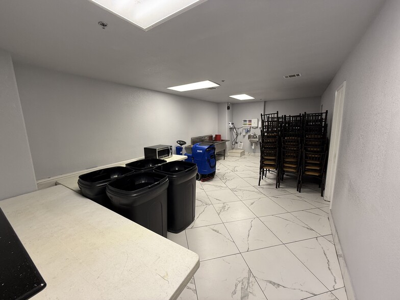 More Photos Of 1101 Bunton Creek Rd, Kyle Storefront Retail Office For Lease