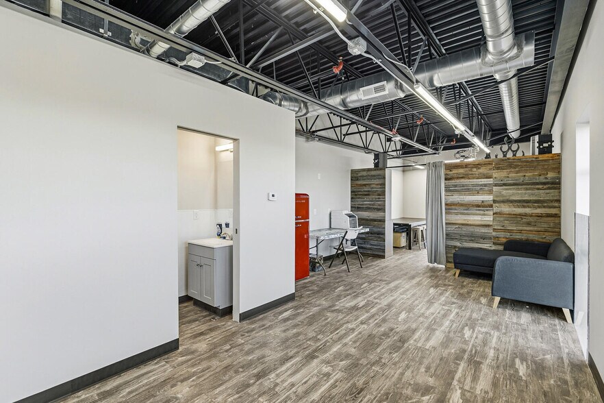 More Photos Of 18233 Lincoln Meadows Pky, Parker Self Storage For Sale