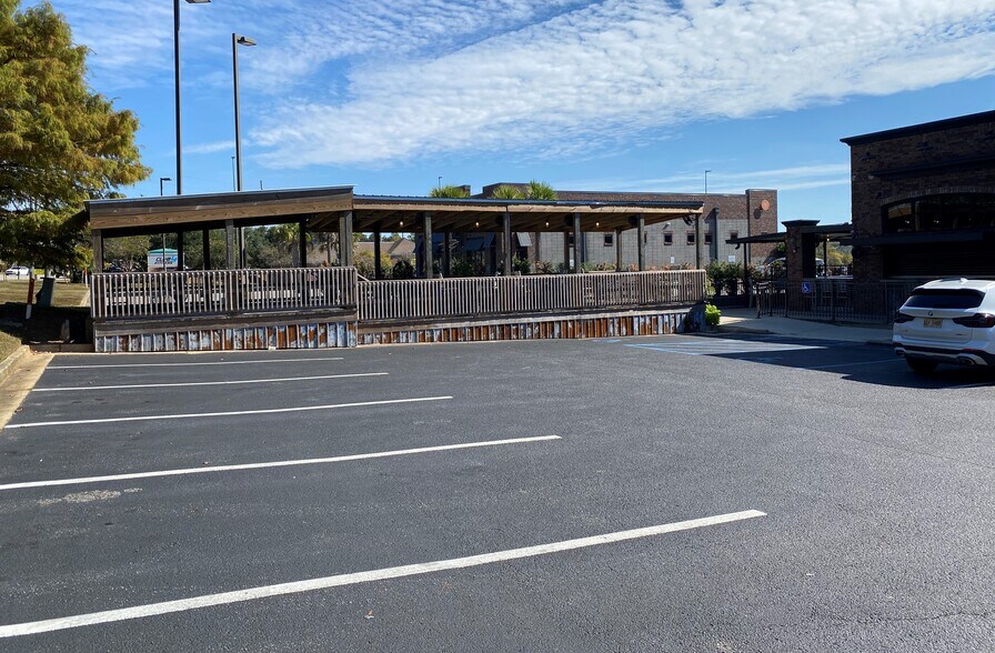 More Photos Of 7899 Cottage Hill Rd, Mobile Restaurant For Sale