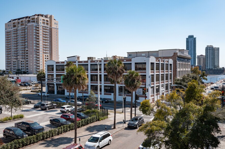 More Photos Of 25 N Market St, Jacksonville Coworking Space