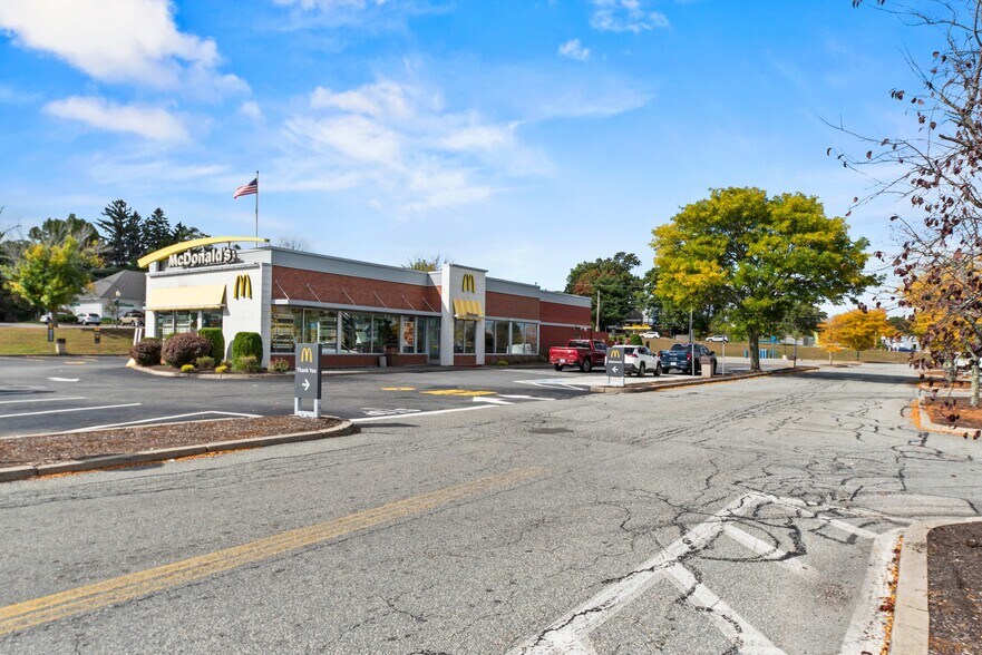 More Photos Of 1776-1820 Plainfield Pike, Cranston Unknown For Lease