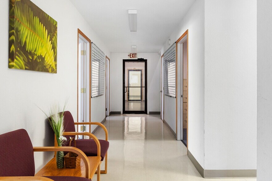 More Photos Of 169 Carol Dr, Pollok Flex For Sale