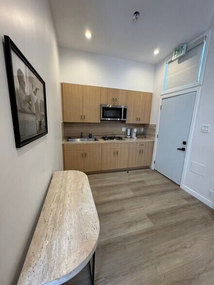 More Photos Of 7416 S Western Ave, Los Angeles Office For Sale