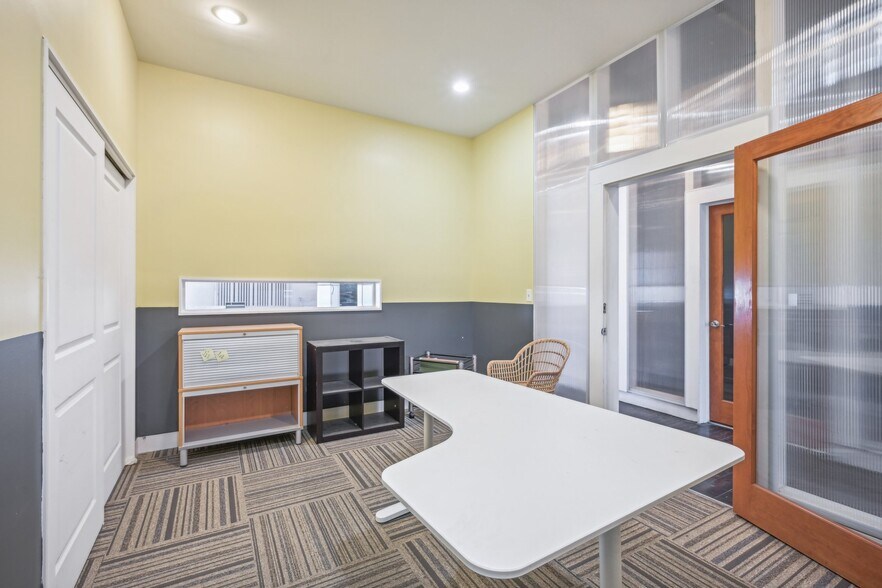 More Photos Of 1027 S Clinton Ave, Trenton Office For Sale