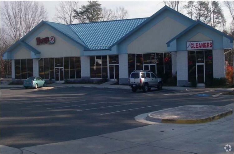 More Photos Of 8101-8103 Loisdale Rd, Newington Freestanding For Lease