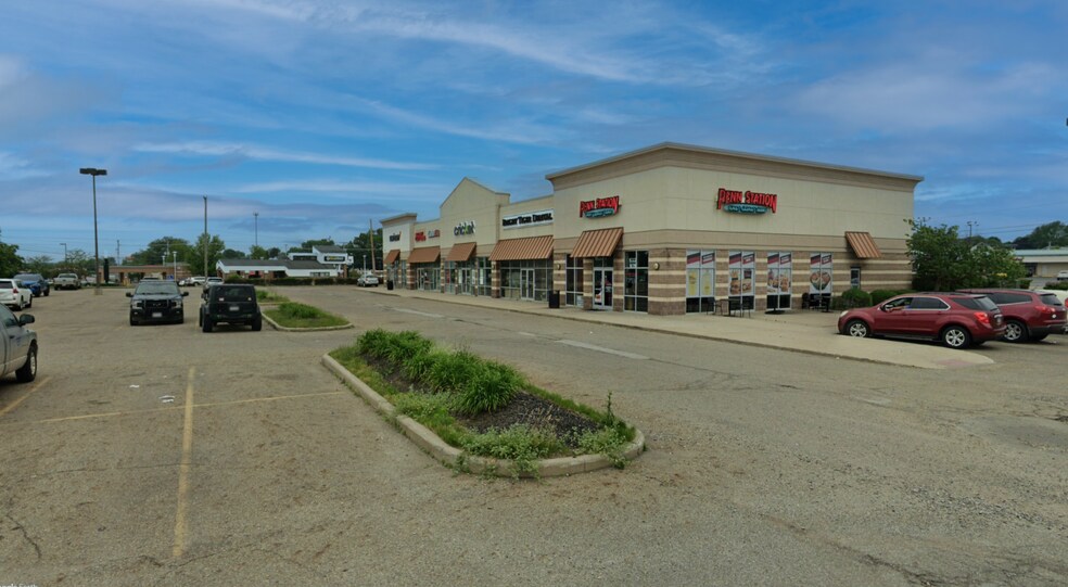 More Photos Of 4322-4332 Tuscarawas St W, Canton Storefront For Lease