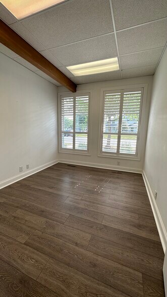 More Photos Of 18300 Minnetonka Blvd, Wayzata Medical For Lease