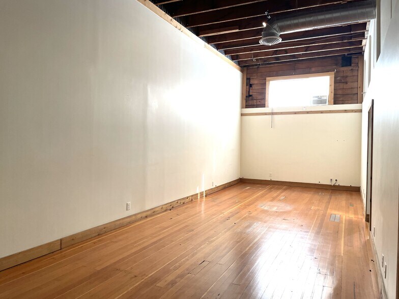 More Photos Of 706-708 Main St, Oregon City Office For Sale