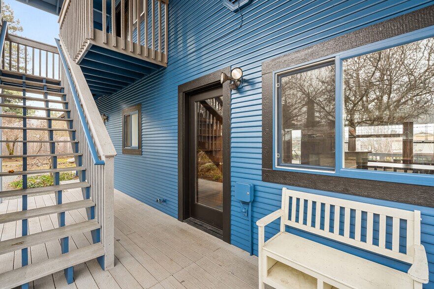More Photos Of 858 NE A St, Grants Pass Office Residential For Sale