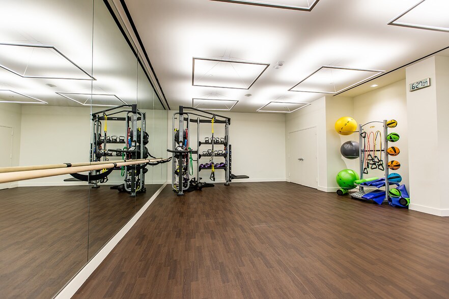 More Photos Of 1100 17th St NW, Washington Office For Lease