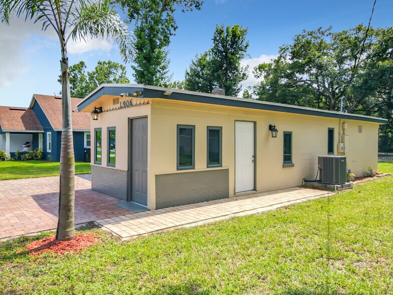 More Photos Of 1906 Murdock Blvd, Orlando Office For Lease