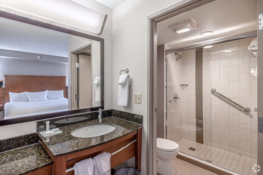 More Photos Of 4610 W Walnut St, Rogers Hotel For Sale