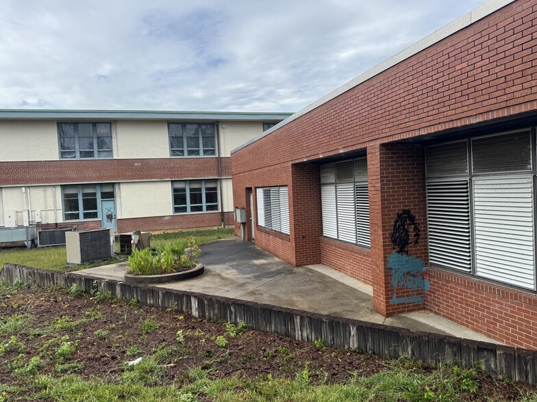 More Photos Of 711 N Chapin Rd, Aberdeen Flex For Sale