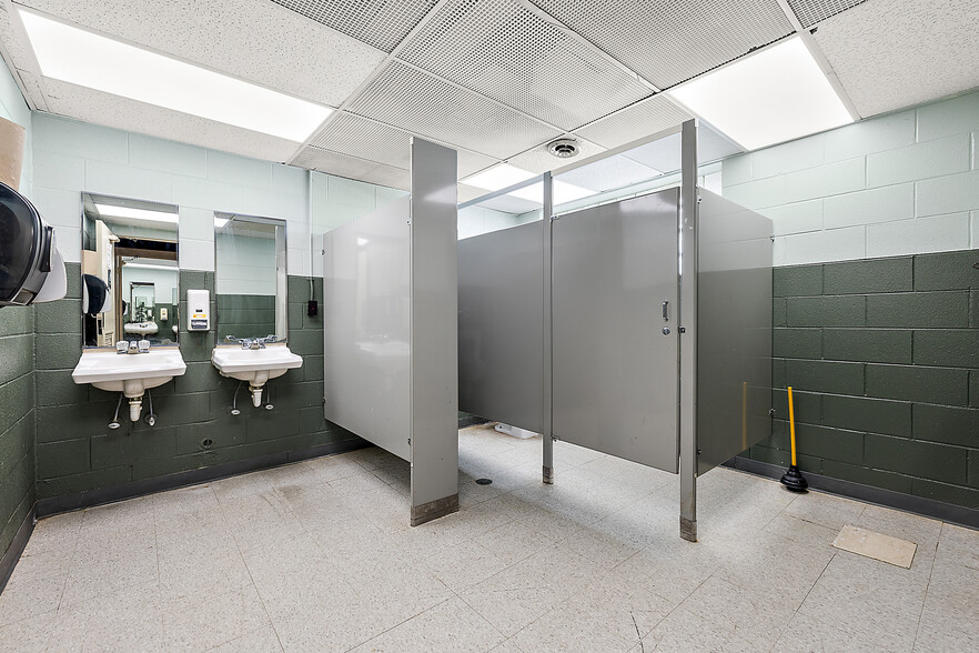 More Photos Of 46000 Sugarbush Rd, New Baltimore Flex For Sale