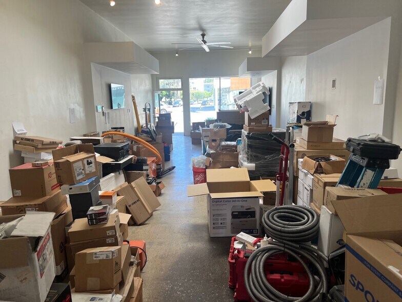 More Photos Of 12794 W Washington Blvd, Los Angeles Freestanding For Lease