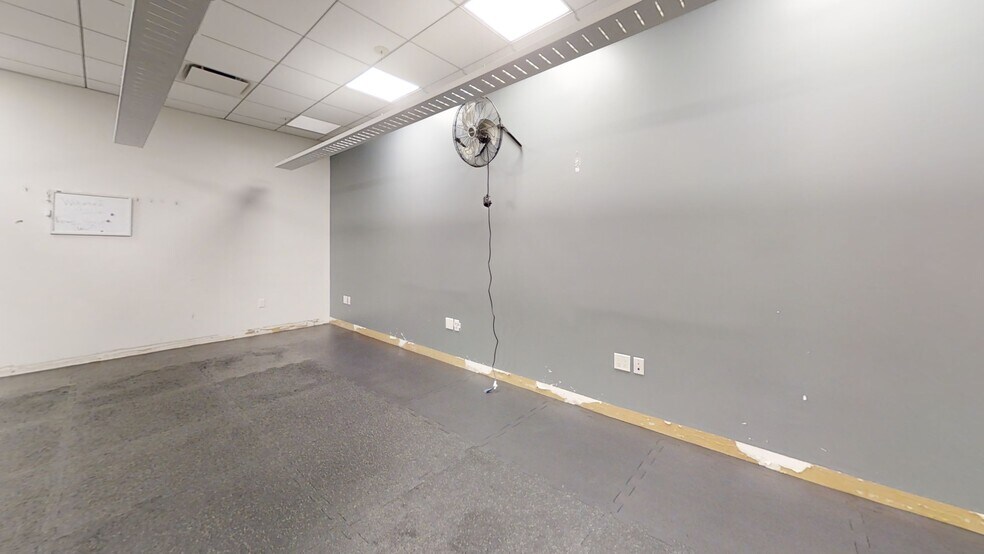 More Photos Of 1333 60th St, Brooklyn Office For Lease