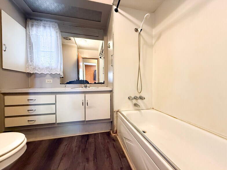 More Photos Of 972 S Main St, Prineville Flex For Sale