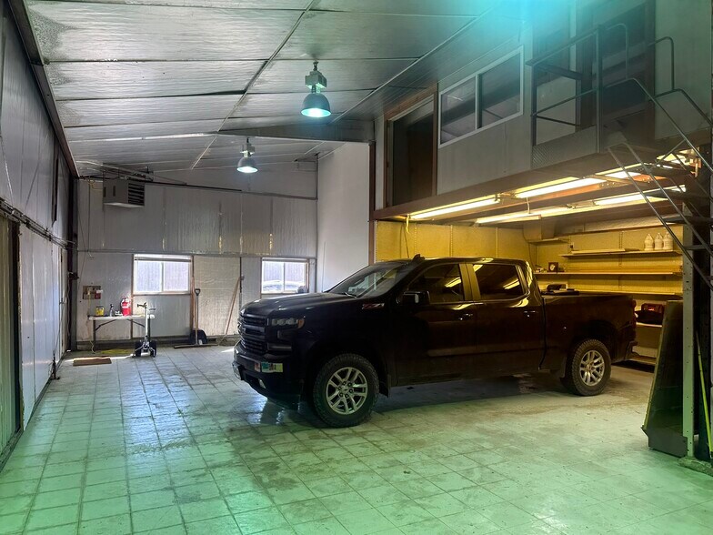 More Photos Of 10 Hangar Rd, Vineyard Haven Warehouse For Lease